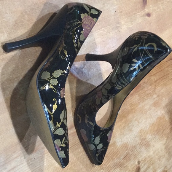 Shoes - Picture 2 of 4